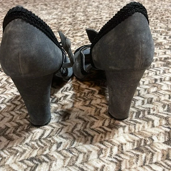 Vintage Newport News Gray Suede Women's Heels - Picture 5 of 10